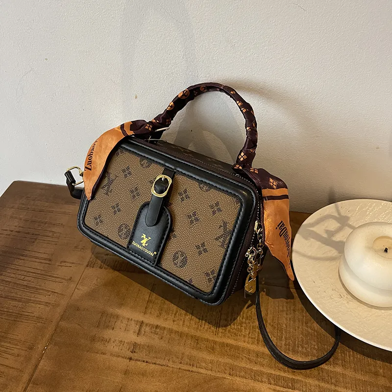 Fashionable Retro Box Bag 2025 | Lightweight Crossbody & Shoulder Bag - 1