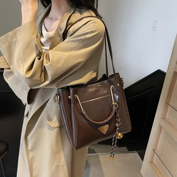 Vintage Bucket Bag PU Large Capacity Retro Fashion Design - 4
