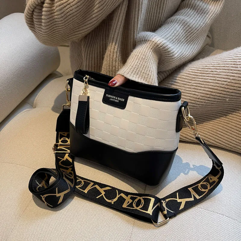 Chic Two-Tone Hobo Bag 2025, Wide Strap Crossbody Bucket Bag - 1