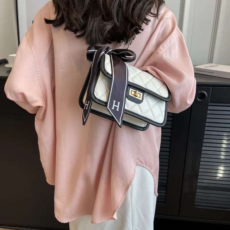 Quilted Chain Shoulder Bag 2025 Spring Summer Trending Crossbody Purse - 4