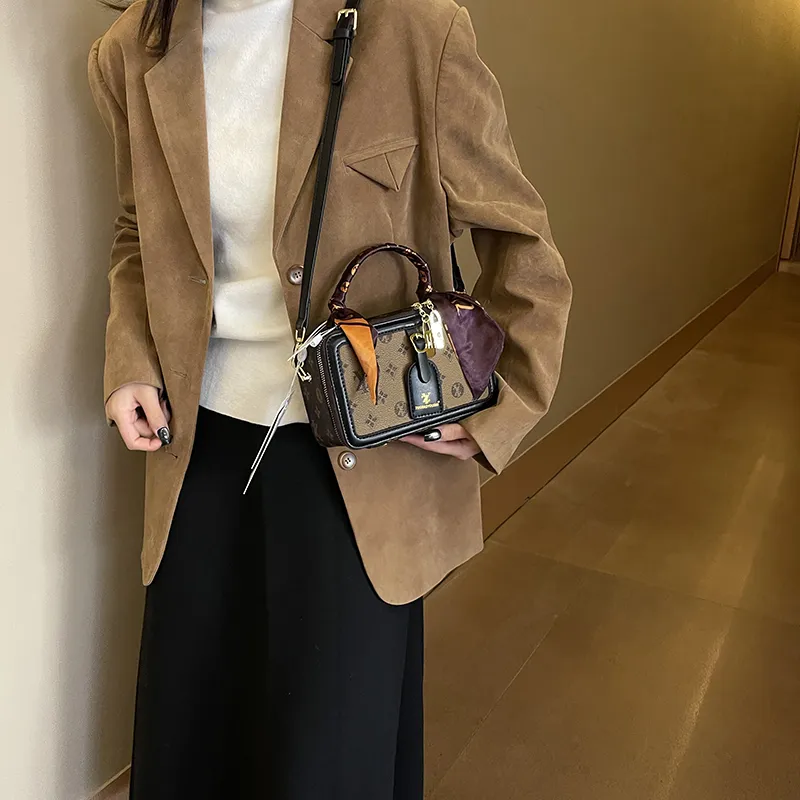 Fashionable Retro Box Bag 2025 | Lightweight Crossbody & Shoulder Bag - 5