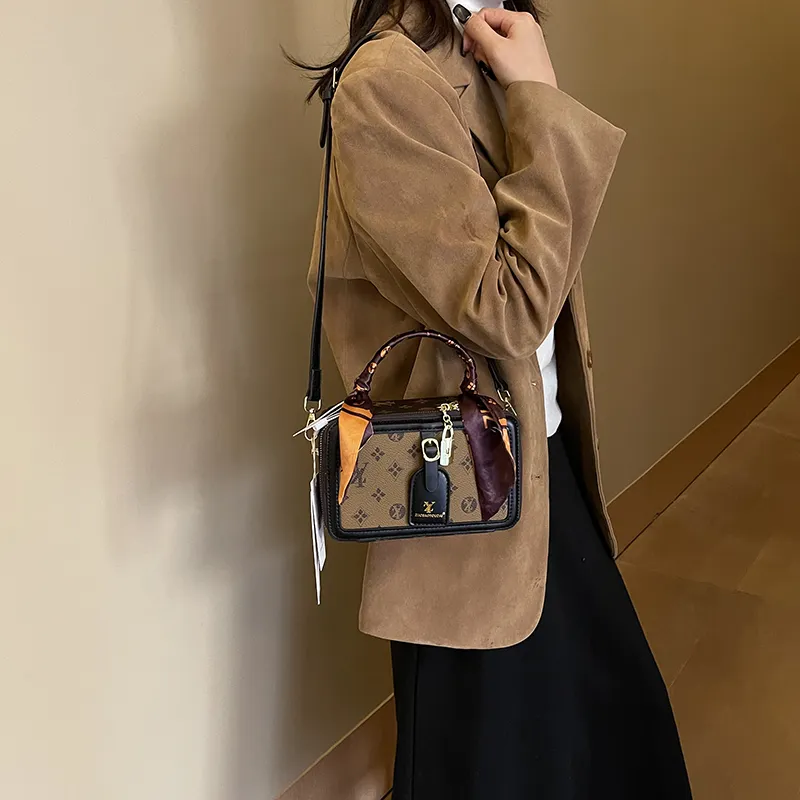 Fashionable Retro Box Bag 2025 | Lightweight Crossbody & Shoulder Bag - 4