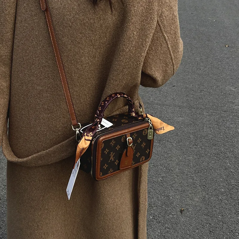 Fashionable Retro Box Bag 2025 | Lightweight Crossbody & Shoulder Bag - 3