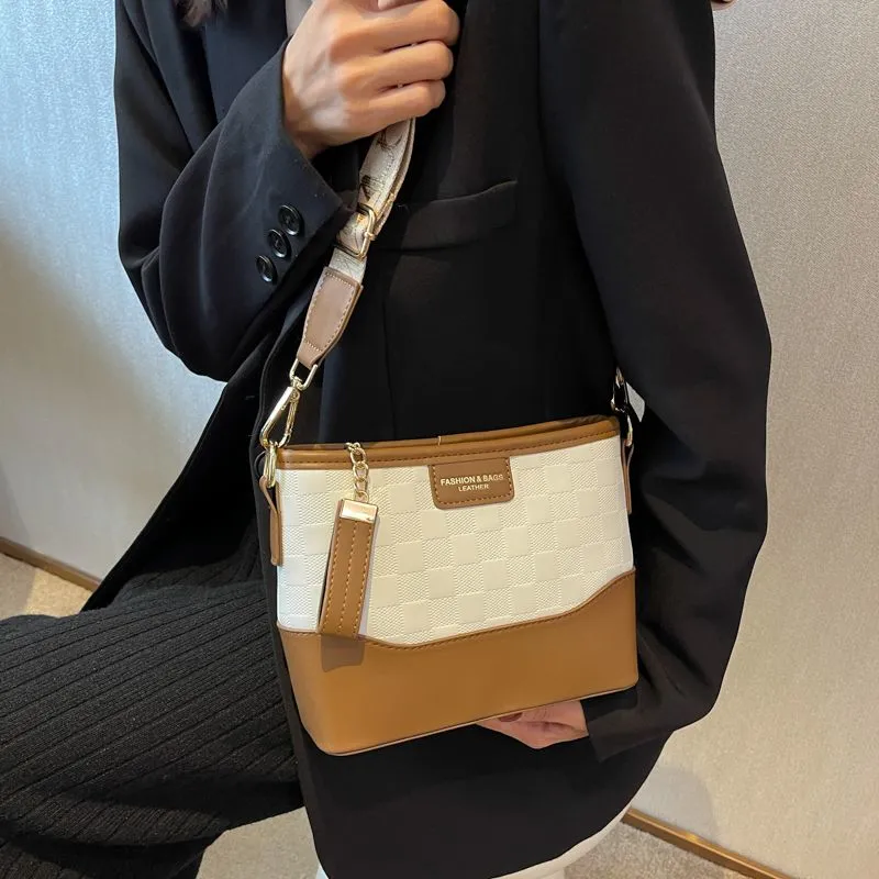 Chic Two-Tone Hobo Bag 2025, Wide Strap Crossbody Bucket Bag - 4