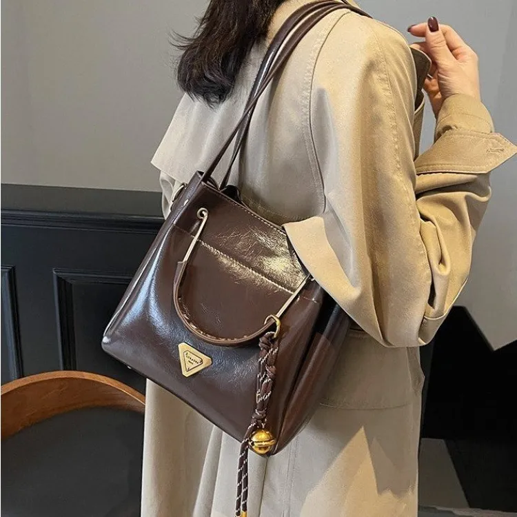Vintage Bucket Bag PU Large Capacity Retro Fashion Design - 3